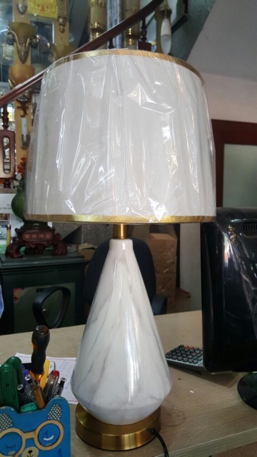 Đèn đặt bàn Decor trang trí nội thất Sang Trọng