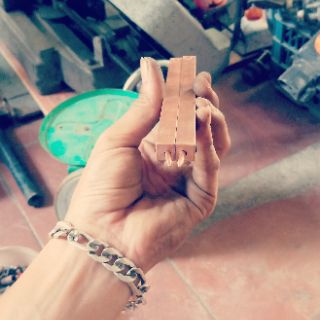 Hai thanh đồng đỏ chế tay hàn cell pin