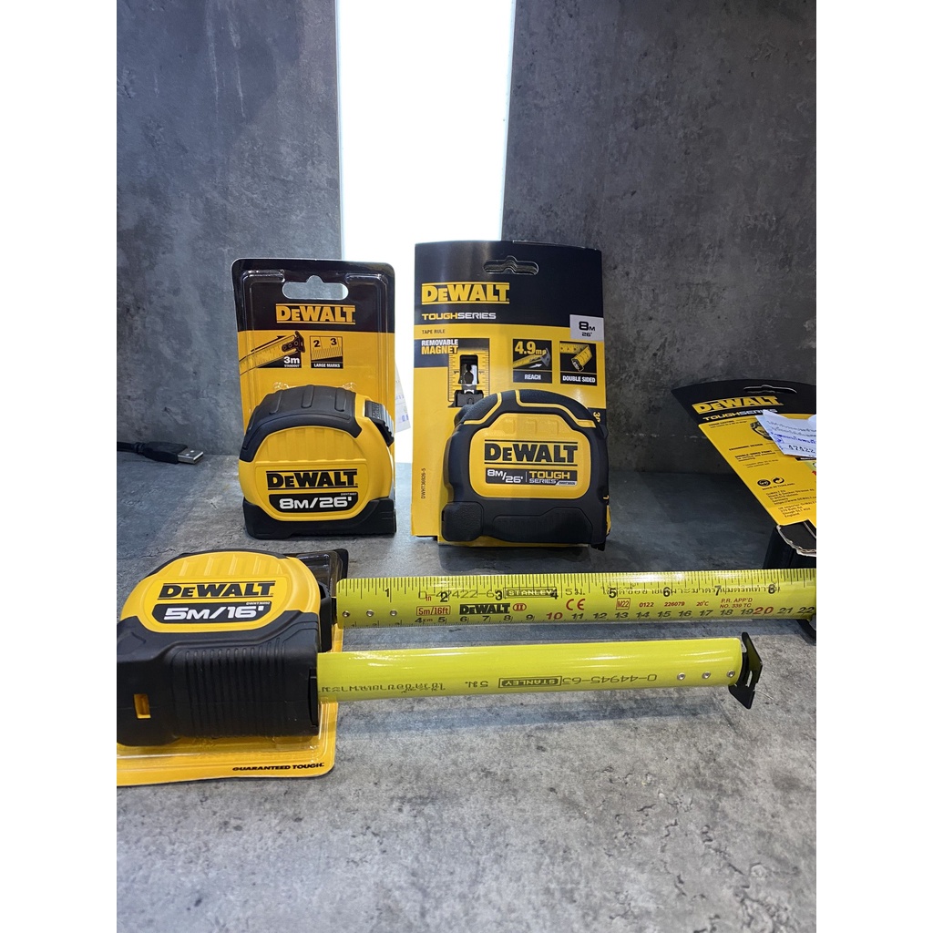 THƯỚC CUỘN THÉP 8M 2 MẶT CÓ NAM CHÂM DEWALT DWHT36926-30