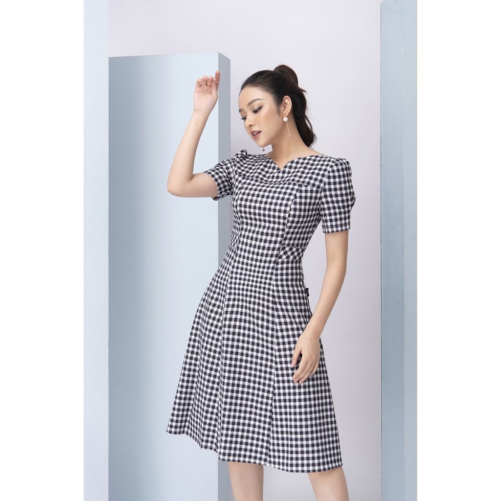 Váy Công Sở Thiết Kế Cao Cấp LUPERI Dáng Ôm Xòe Nhẹ, Cổ Chữ V, Chất Kẻ Hàn Co Giãn LFV3257