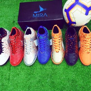 Giầy đá bóng mira