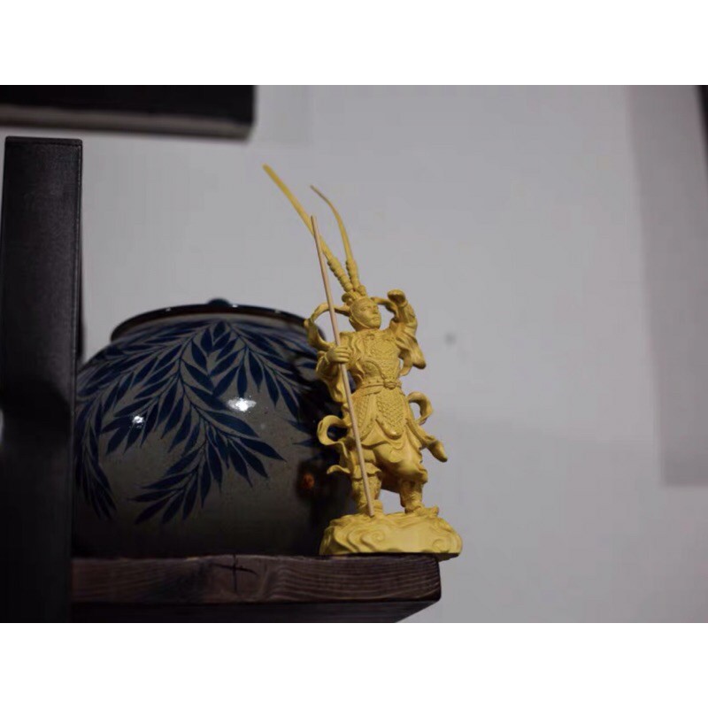 Tượng gỗ : Tề Thiên Đại Thánh. cao: 23cm-ngang: 7.5cm-sâu:5cm