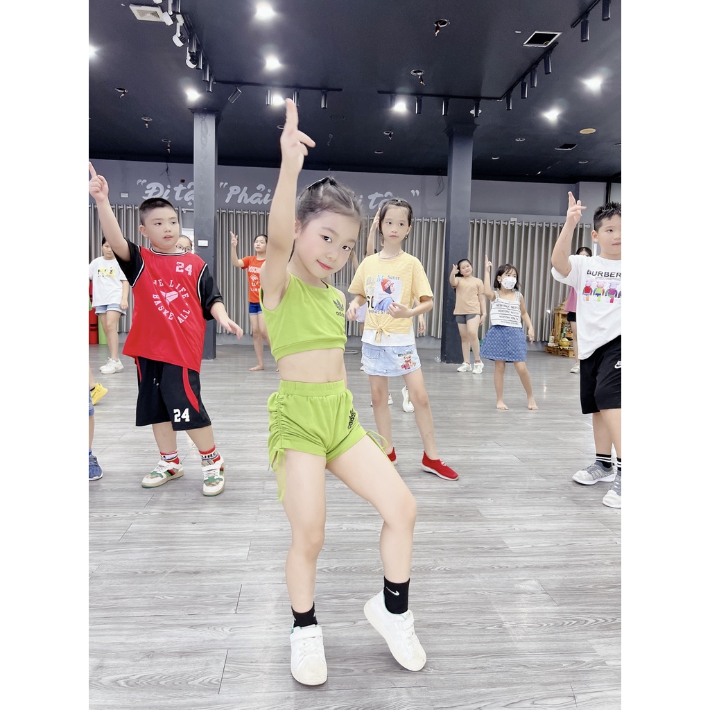 Đồ Bộ Thể Thao Tập Nhảy Tiktok Zumba Hiện Đại Cho Bé Gái 2 Chi Tiết Gồm Áo Croptop Và Quần Sooc Dây Rút 10-48kg FA032