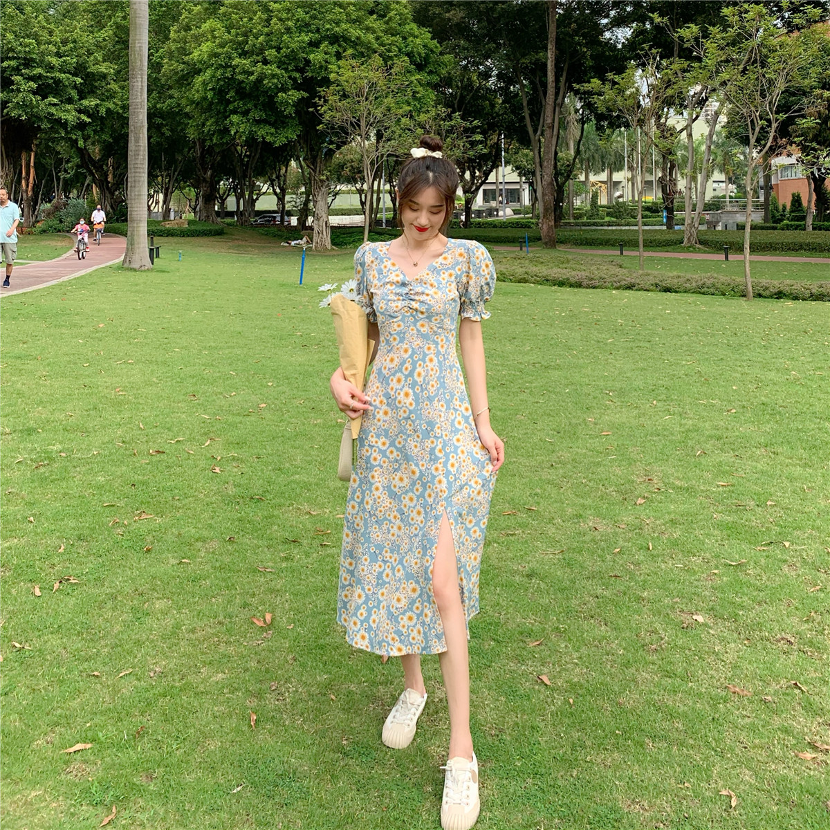 [QUÀ TẶNG LÀ GÓI XẢ VẢI BẠN NHÉ] Đầm nữ dáng dài tay ngắn bồng thắt eo 2021, Váy nữ hoa nhí cổ V dúm xẻ tà | BigBuy360 - bigbuy360.vn