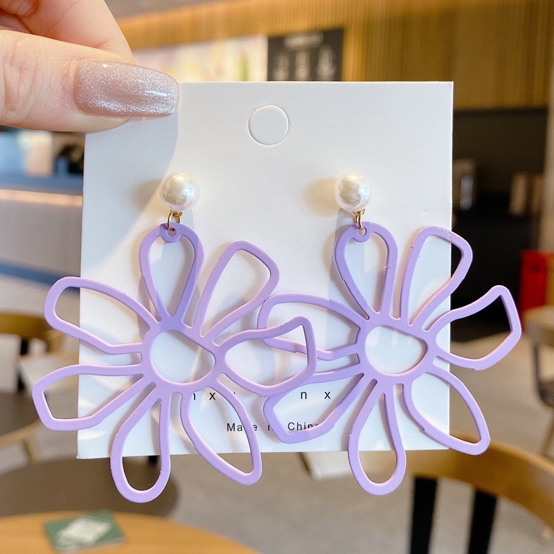 Khuyên tai kiểu dáng thời trang Pháp