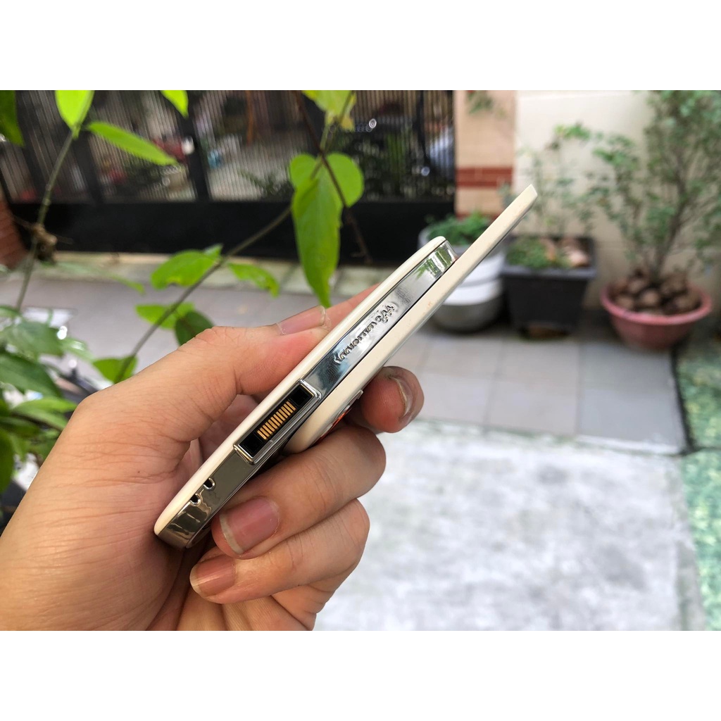 Điện thoại sony ericsson w20 chính hãng màu trắng