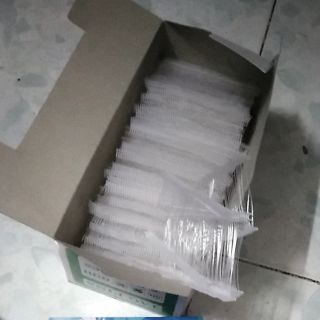 Ty nhựa bắn mạc quần áo