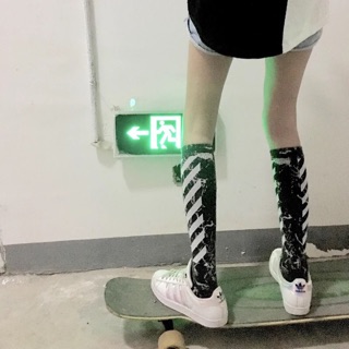 Tất cao cổ rằn ri Off-white
