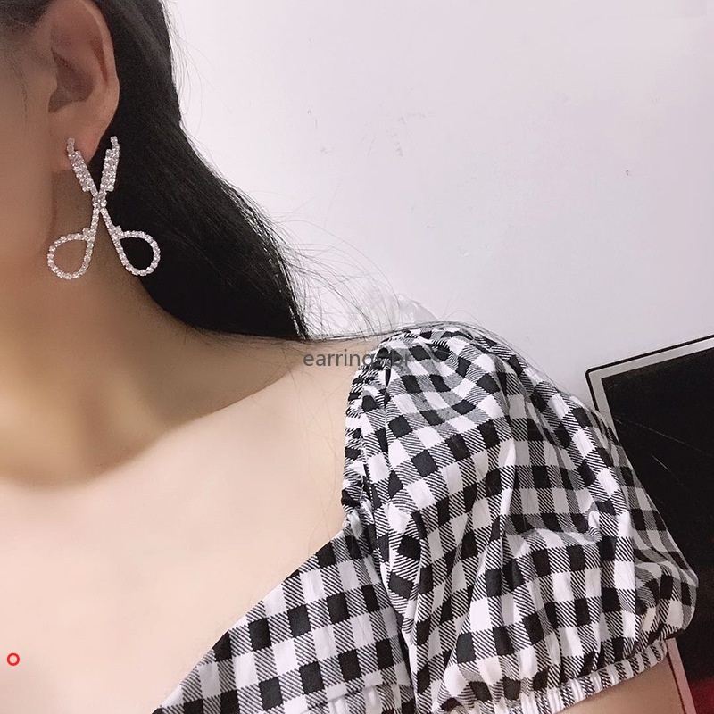 Bông tai hình cây kéo