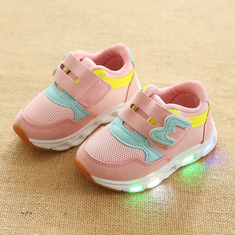 Giày sneaker có đèn LED thời trang cho bé