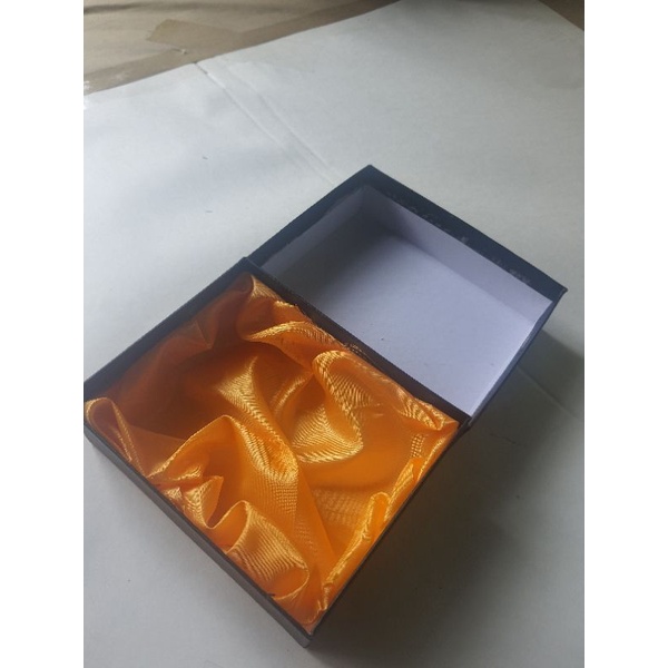 Hộp Dây Lưng lót vải vàng