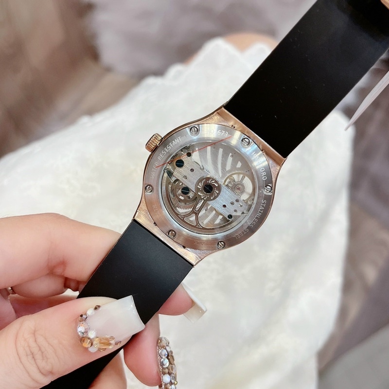 Đồng hồ nữ Hanboro TẶNG kèm lắc tay hoa .