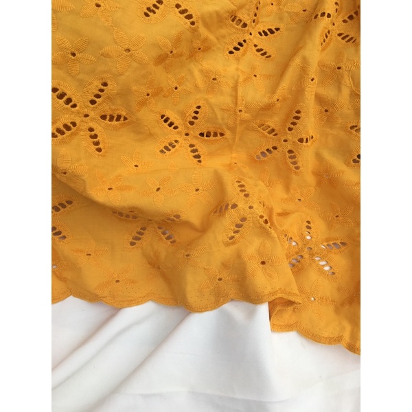 Vải thêu vàng mù tạt đẹp may váy áo xinh