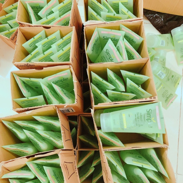 Sữa rửa mặt dạng Gel Simple Refreshing Facial Wash 150ml / Sữa rửa mặt Simple | BigBuy360 - bigbuy360.vn