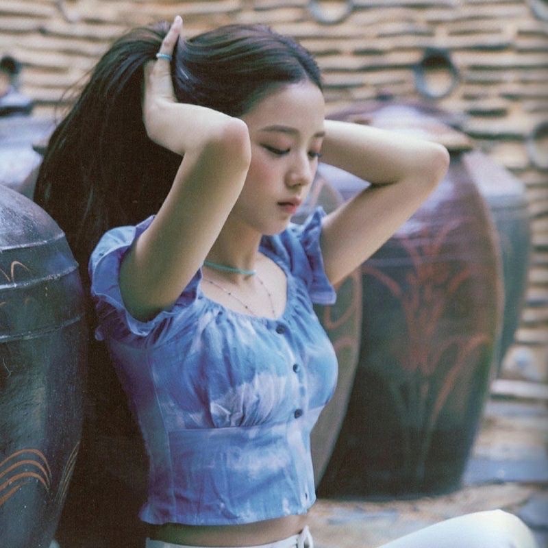 Áo croptop tie dye xanh giống Jisoo BLACKPINK