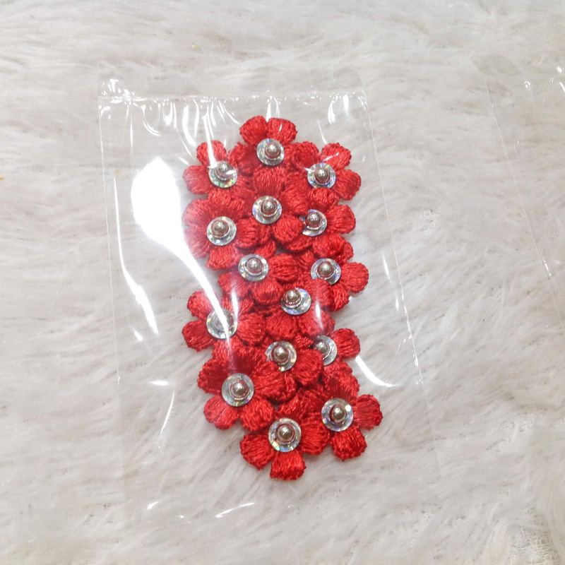 Gói 15 hoa thêu bông mai 3d đính kim sa cườm bạc trang trí áo dài quần váy đầm thanh lịch size 1.6cm