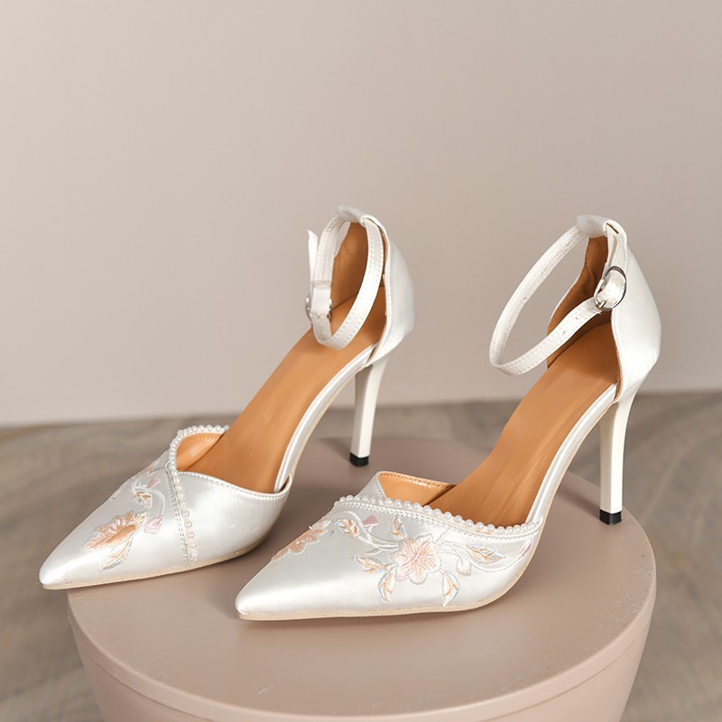 LANCESHOES Plus Size  Giày cao gót trắng mũi nhọn của nữ Satin Vòng mắt cá chân Quai đeo giày cao gót giày cưới