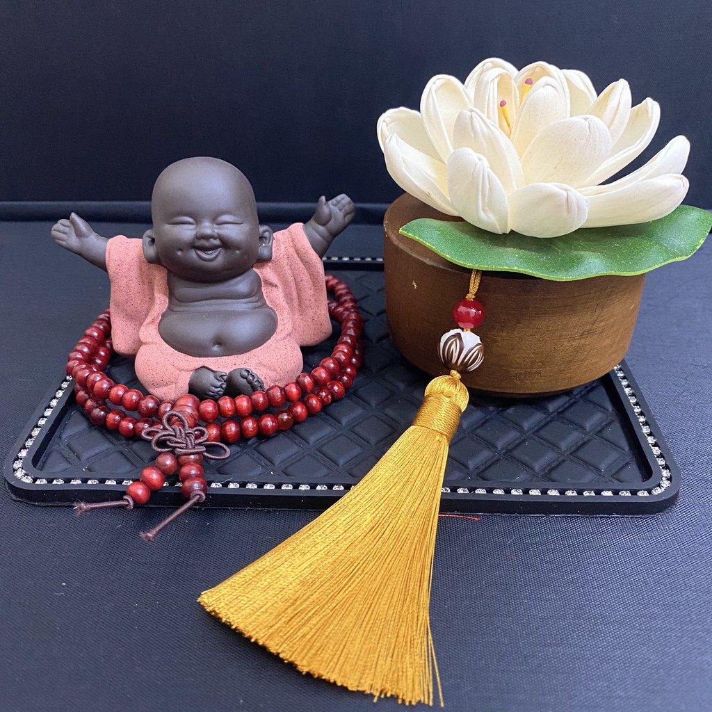 SET TƯỢNG GỐM CHÚ TIỂU VUI VẺ VÀ ĐÀI SEN GỖ TRANG TRÍ TAPLO XE HƠI