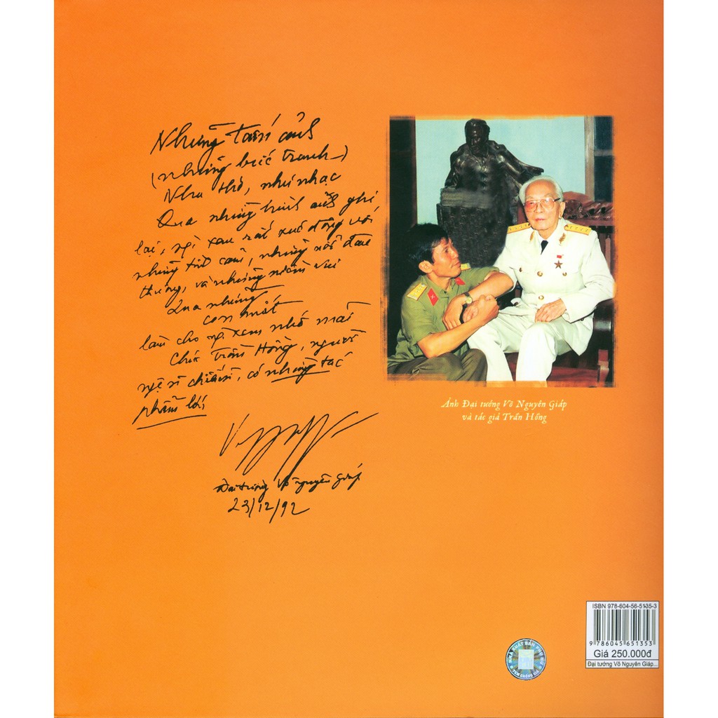 Sách - Đại Tướng Võ Nguyên Giáp những khoảnh khắc còn mãi | BigBuy360 - bigbuy360.vn
