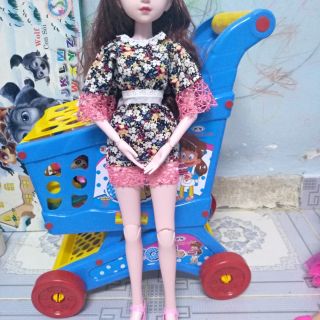 Búp bê nhựa