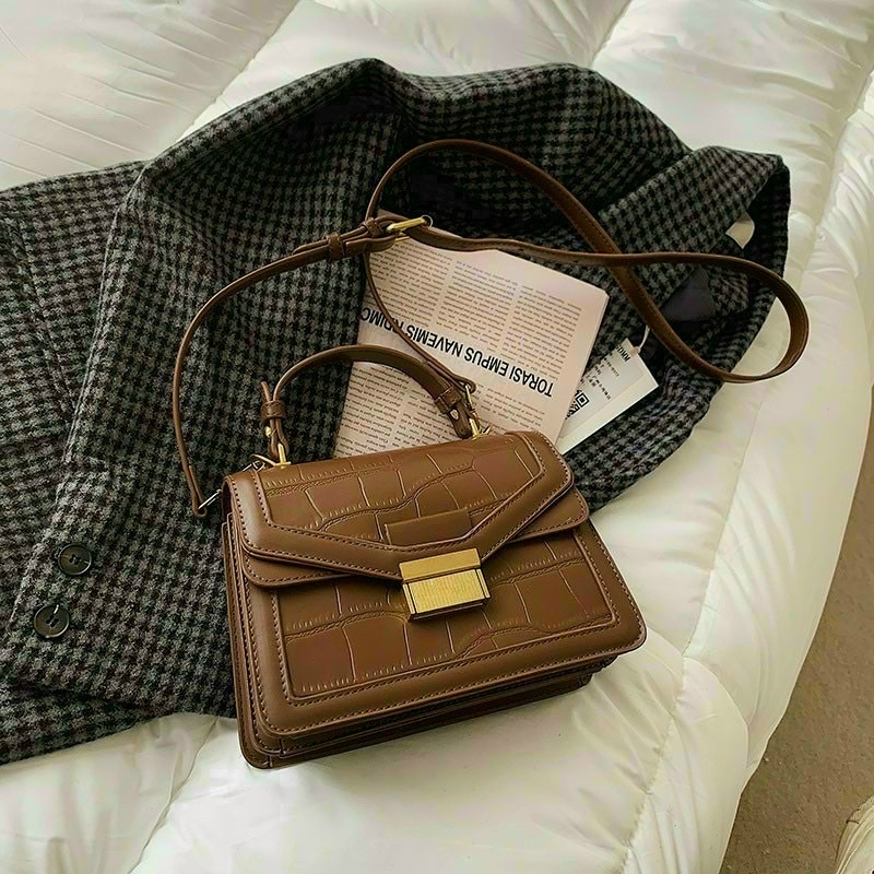 Túi xách Túi đeo chéo thời trang công sở dáng vuông khoá bấm size 20cm
