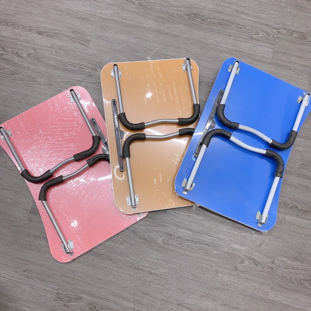 Bàn học có khe cắm, màu : hồng, cà phê,xanh da trời . Kích thước :60x40x28cm. | BigBuy360 - bigbuy360.vn
