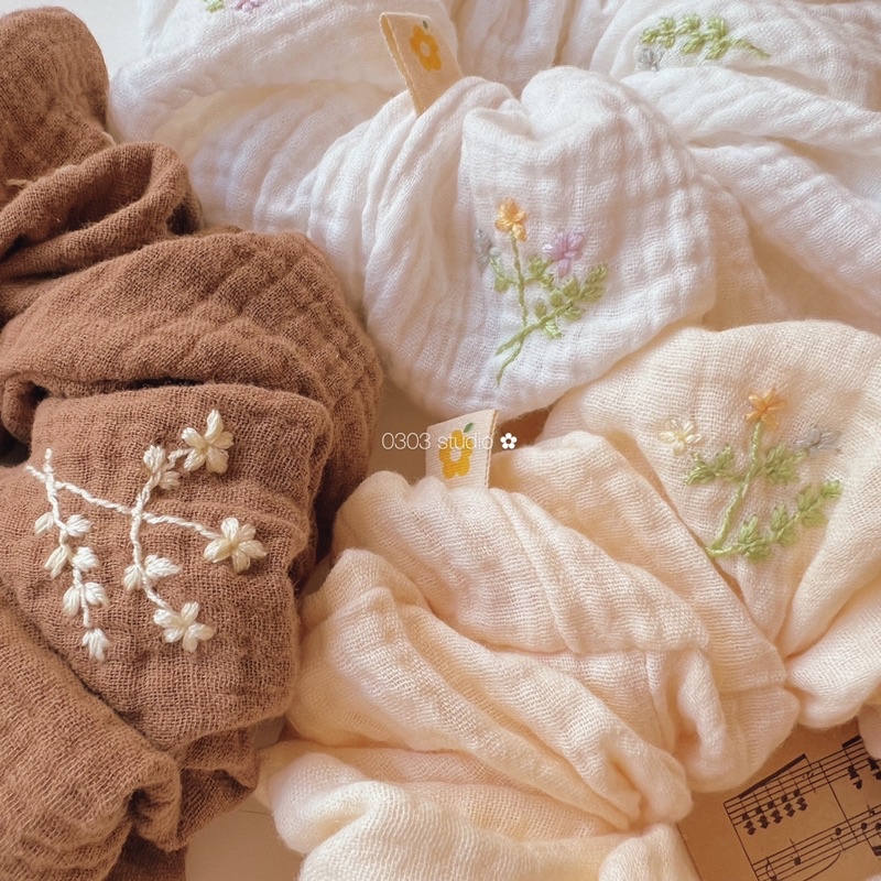 Bông Gòn - Buộc tóc vải thêu hoa - bản mới nhất dành cho tóc nhiều - scrunchies - 0303 studio