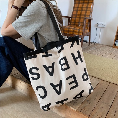 Túi xách in chữ màu sắc thời trang 2021 cá tính