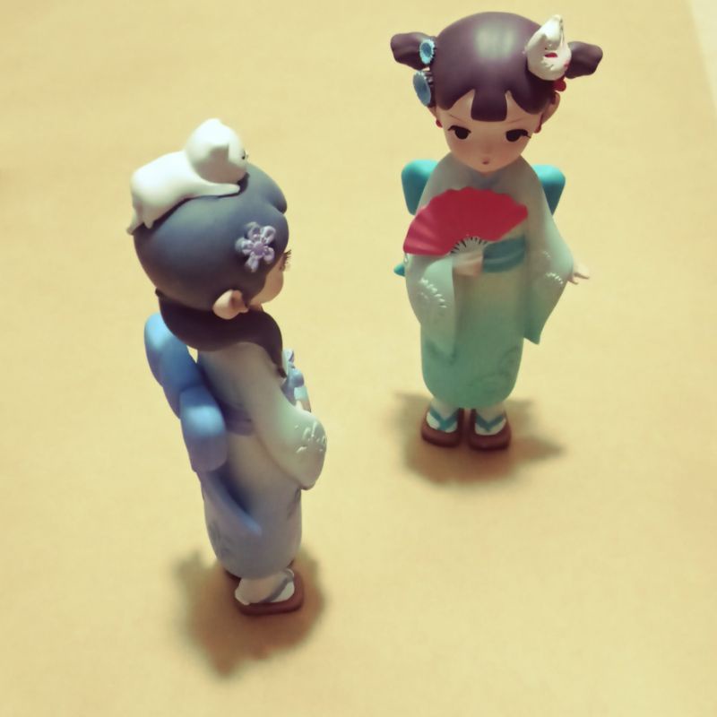 Tượng cô gái mặc kimono