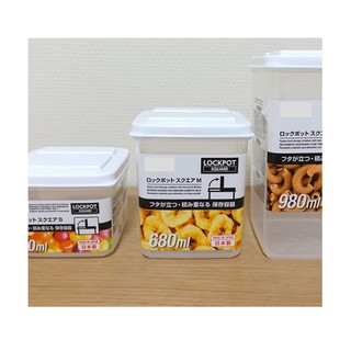 Bộ 2 hộp nhựa đựng thức ăn, nắp bật mở đứng 680ml của Nhật 9,5x9,5x11,3cm. D328x2