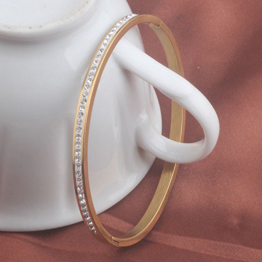 Vòng tay titan mạ vàng 18k 1 hàng hạt