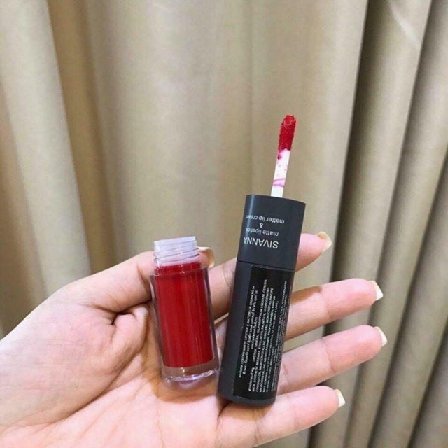 Son E gom son đỏ màu hot nhất của Sivanna hiện nay , màu đỏ hottrend dễ đánh kbg lỗi mốt lun ạ . Sang chảnh