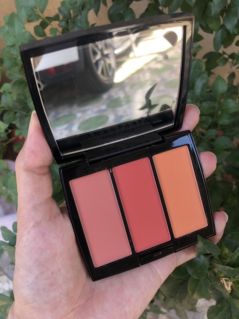 Má Hồng Anastasia Beverly Hills