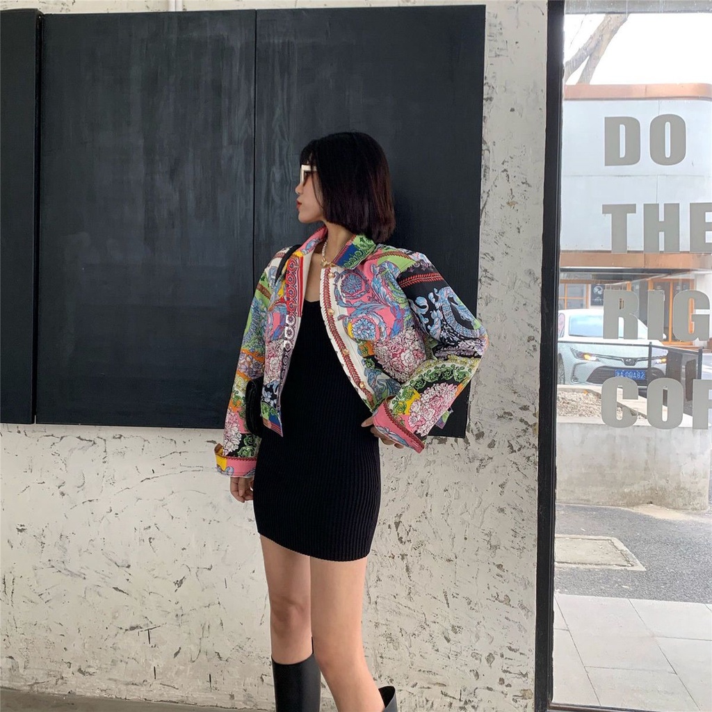 In autumn, the new style has a relaxed sense of design, short-style jackets are fashionable and have the temperament of getting younger and younger.