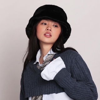 Nón lông trắng đen fur bucket hat