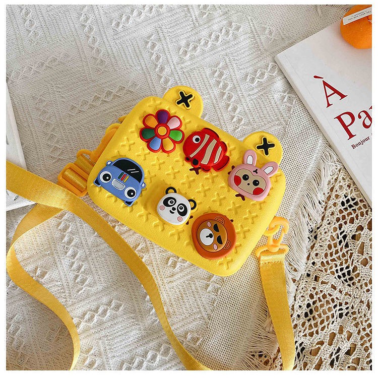 Túi Đeo Chéo Dáng Vuông Nhỏ Dễ Phối Đồ Chơi Cao Su Cho Trẻ Em