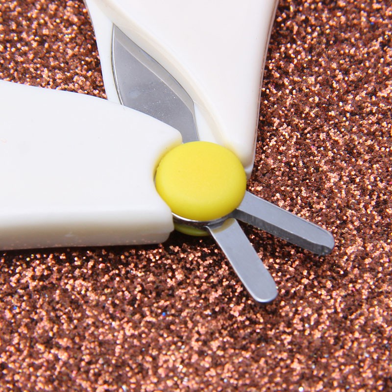 Dụng cụ cắt móng tay an toàn cho bé