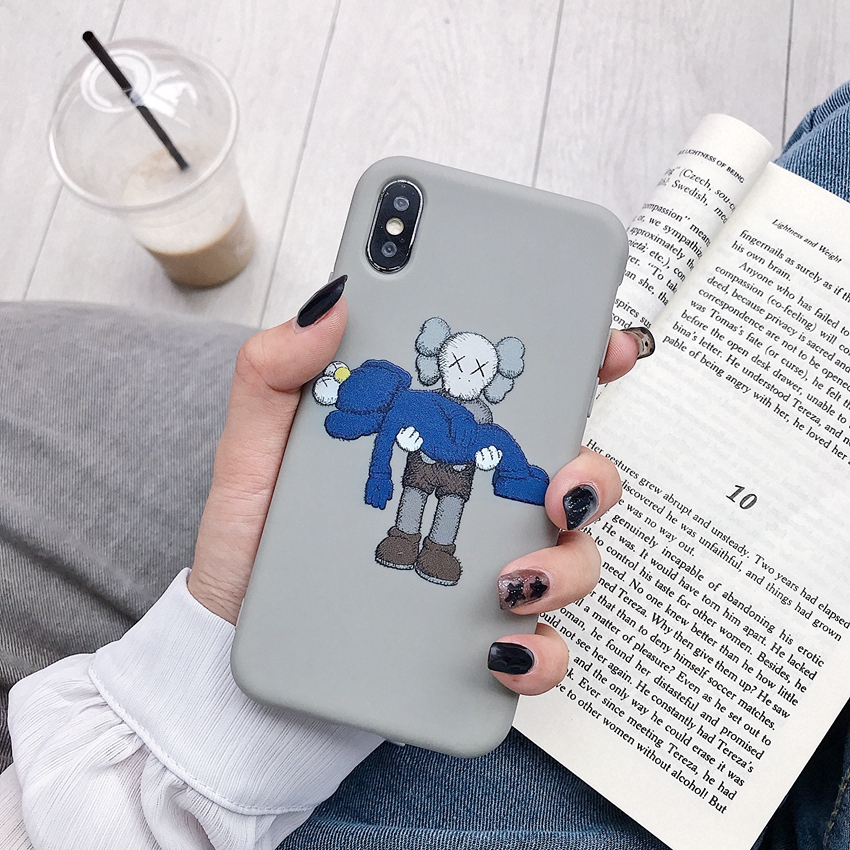 Ốp lưng in hình KAWS cho iPhone 12 11 Pro Max XS Max XR X 6 6s 7 8 Plus | BigBuy360 - bigbuy360.vn