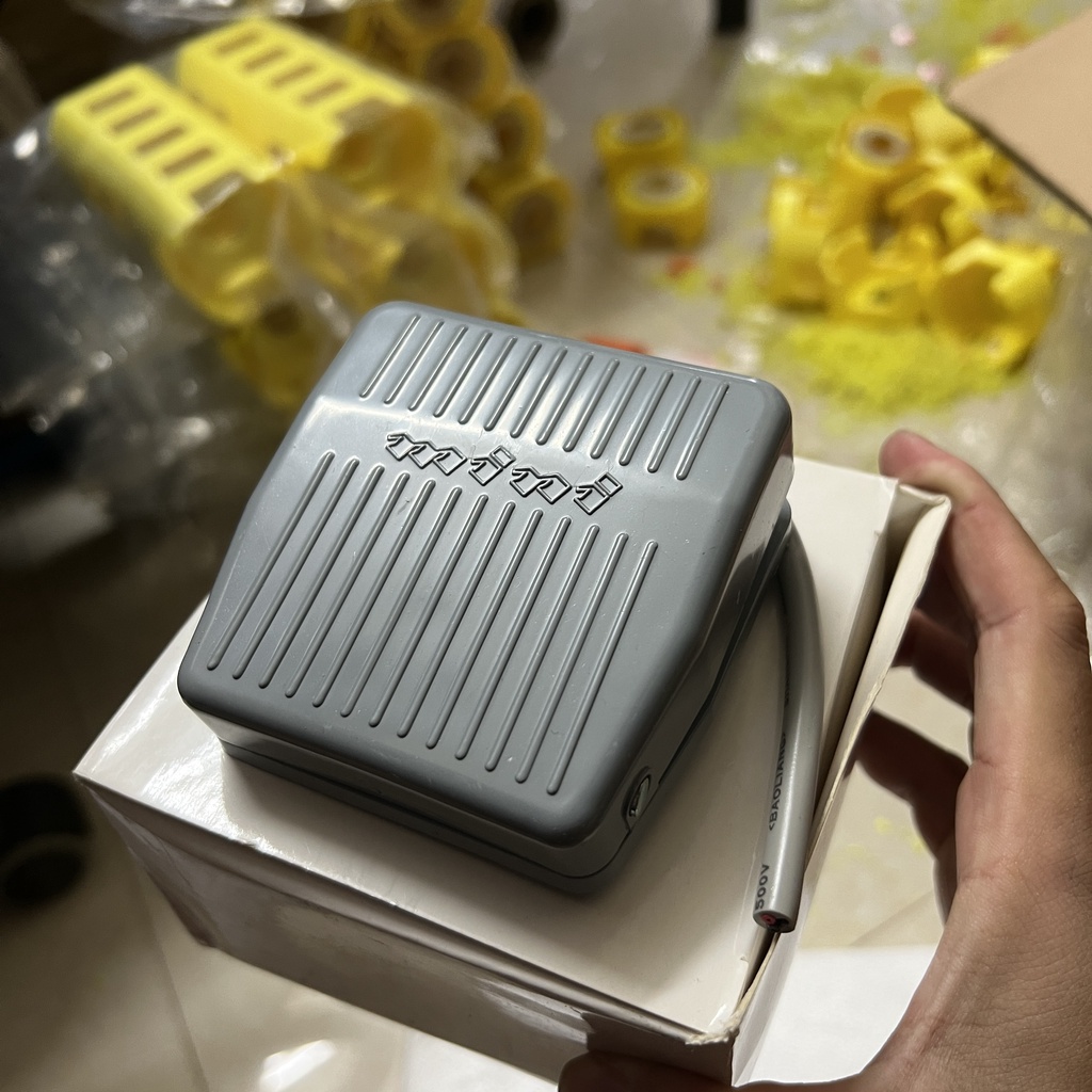 Công Tắc Bàn Đạp Chân TFS-201 10A-250VAC Bằng Nhựa