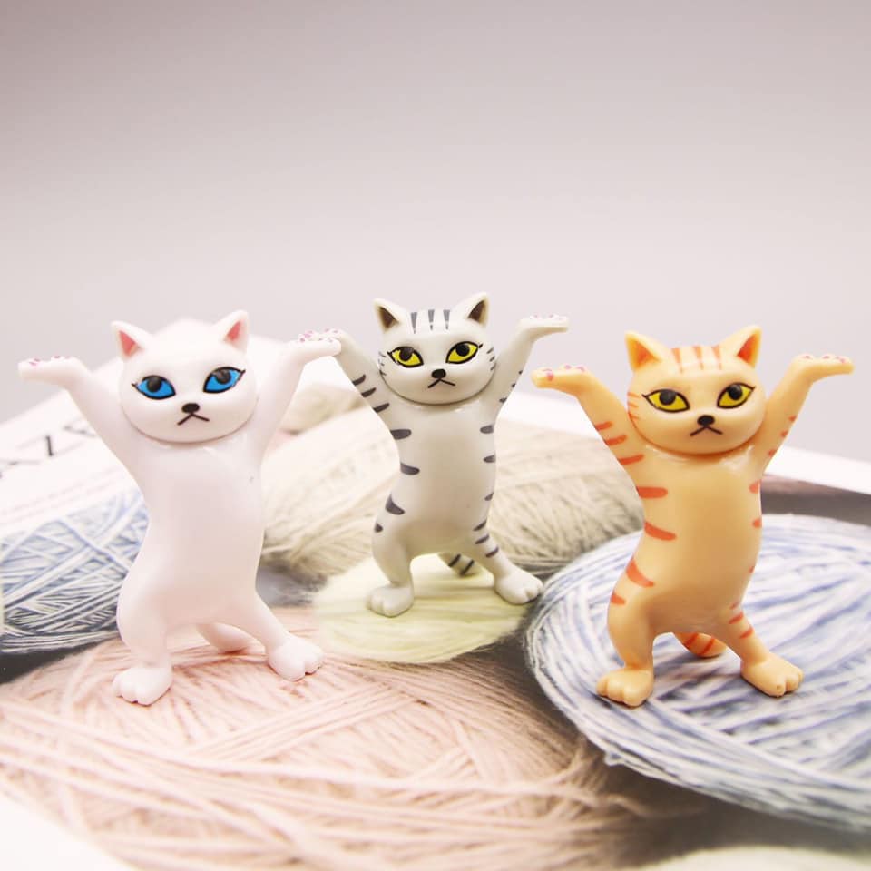 Mô hình 5 chú mèo đỡ đồ vật