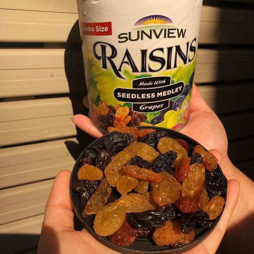 Nho Khô Mỹ Sunview Raisins hộp 425gr không hạt mix 4 màu Vàng, Đỏ, Xanh, Đen