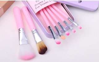 Bộ Cọ Trang Điểm HELLO KITTY - Hàn Quốc