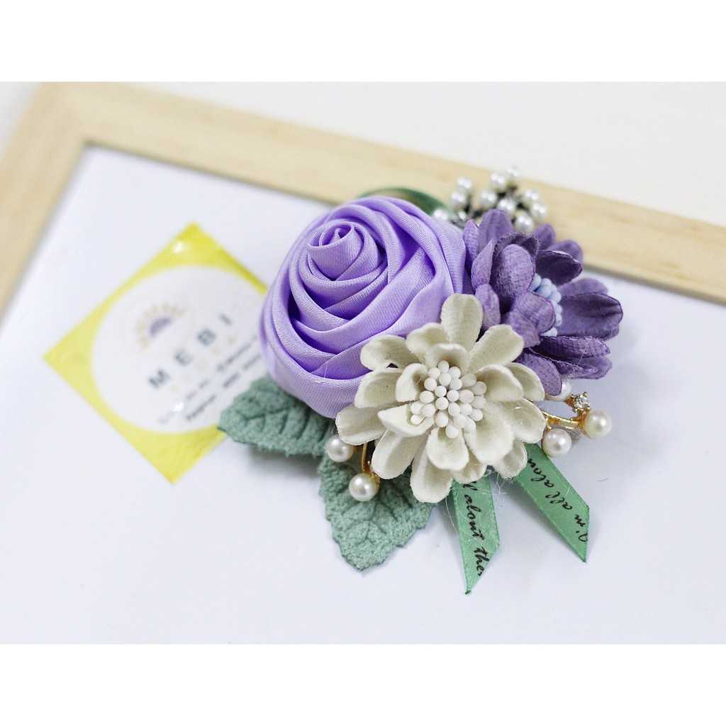 (ảnh thật 100) Hoa cài áo handmade mẫu hồng cuộn tím mix 2 hoa dạ và ruy băng chữ (no box)