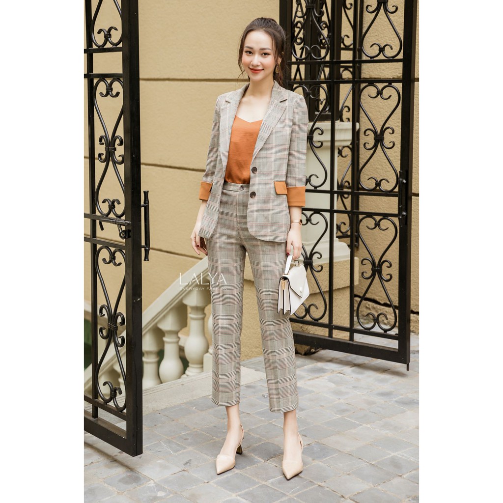 [Mã FAGREAT1505 giảm 8% tối đa 50K đơn 250K] LALYA_Áo Blazer kẻ tay phối_Đen
