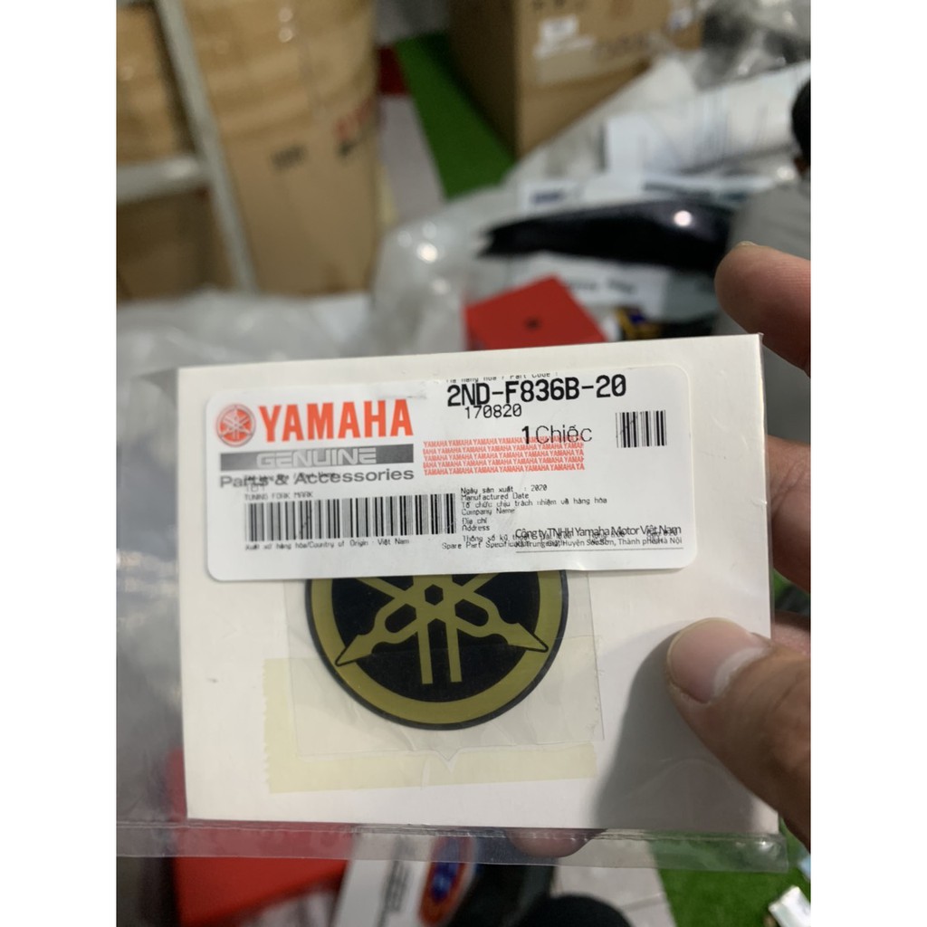 logo yamaha ốp bửng bao đẹp nhé màu vàng khỏi chê