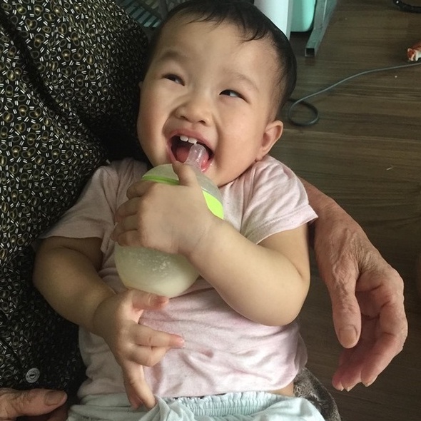 Bình Sữa Comotomo Cho Bé - Bình Đựng Sữa Siêu Mềm - Núm Ti Como Tomo Baby Bottle Silicone Siêu Mềm 150ml/250ml