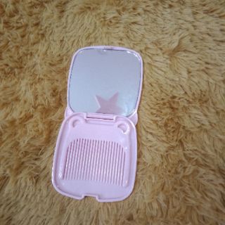 Gương mini kèm lược Hello Kitty