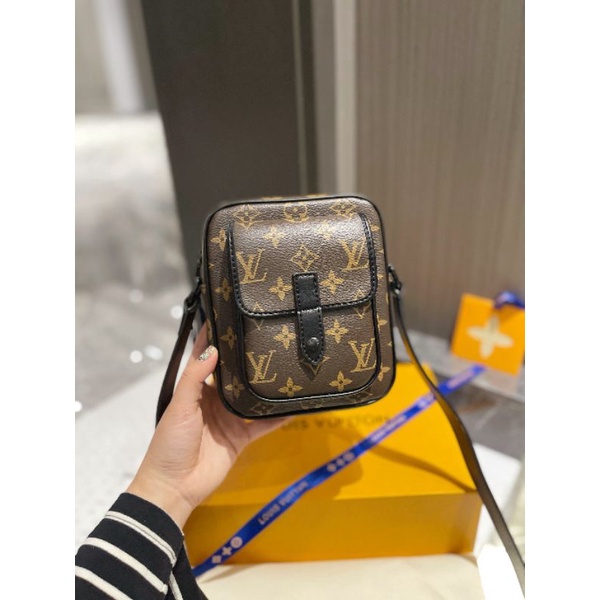 Túi đeo chéo LV(nam&amp;nữ)sz15x18cm họa tiết hoa monogram đẹxuất sắc fullbox nam châm