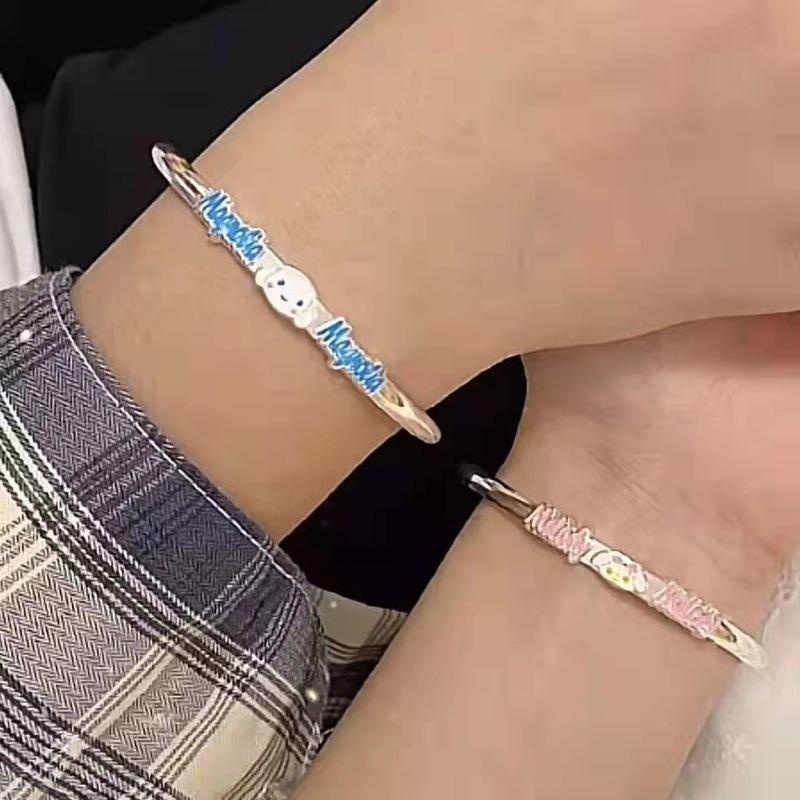 Vòng Tay Hình Chú Chó Cinnamon Dễ Thương Dùng Làm Quà Tặng Cho Bạn Gái