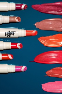 Son bấm VINYLIC LIP / Glossier
